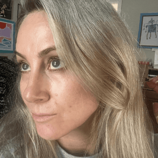Apoterra customer review showing her face after product use and stating they make her skin look dewey and refreshed. 